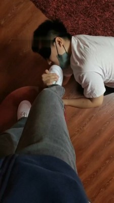 图片[3]_【小琪】学生S小白鞋黑丝闻舔/碾压喂食【完整版】_HD绳艺资源