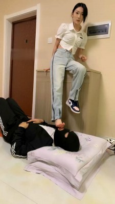 图片[10]_【精神小妹】6S学生主-重度全体重踩/踢踹_HD绳艺资源