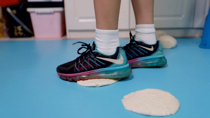 图片[3]_【芊芊】三双鞋踩馒头做狗脸 动态视角_HD绳艺资源