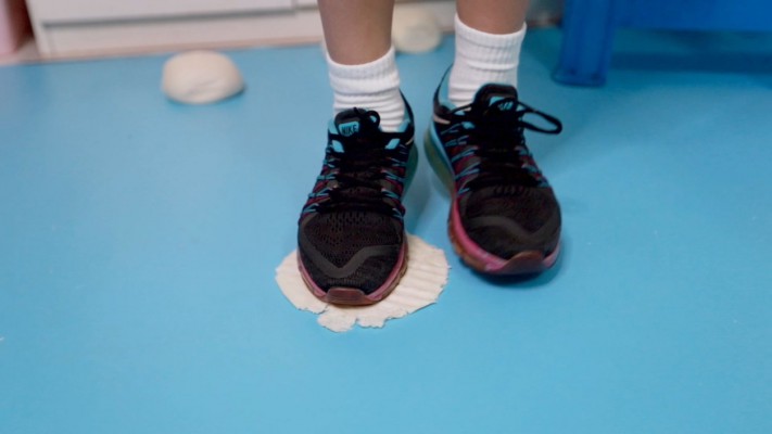 图片[6]_【芊芊】三双鞋踩馒头做狗脸 动态视角_HD绳艺资源