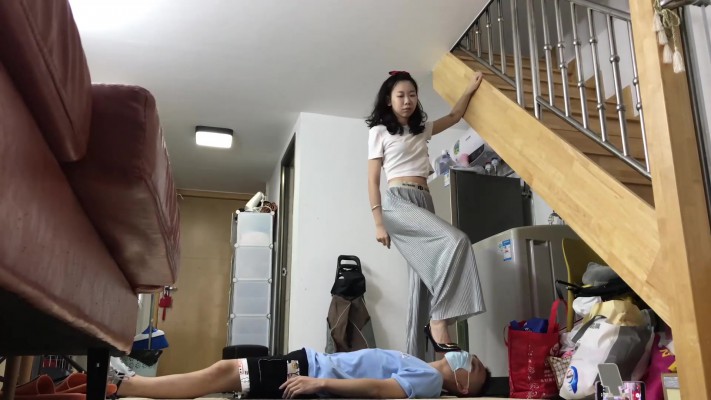 图片[5]_仰视小鱼女神高跟踩贱狗脖子_HD绳艺资源