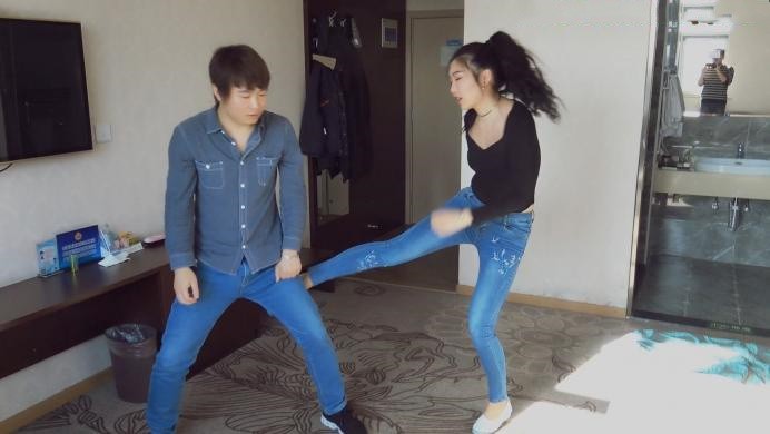 图片[2]_晓时代 新疆小姐姐高难度挑战踢打完虐嘴损挑事男_HD绳艺资源