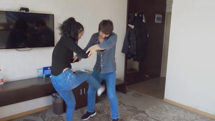 图片[4]_晓时代 新疆小姐姐高难度挑战踢打完虐嘴损挑事男_HD绳艺资源