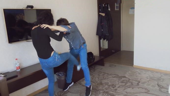 图片[7]_晓时代 新疆小姐姐高难度挑战踢打完虐嘴损挑事男_HD绳艺资源