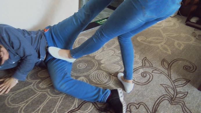 图片[10]_晓时代 新疆小姐姐高难度挑战踢打完虐嘴损挑事男_HD绳艺资源