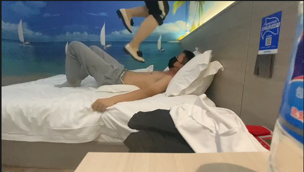 图片[4]_素人大学生小皮鞋跳踩全体重裸足踩脖子_HD绳艺资源