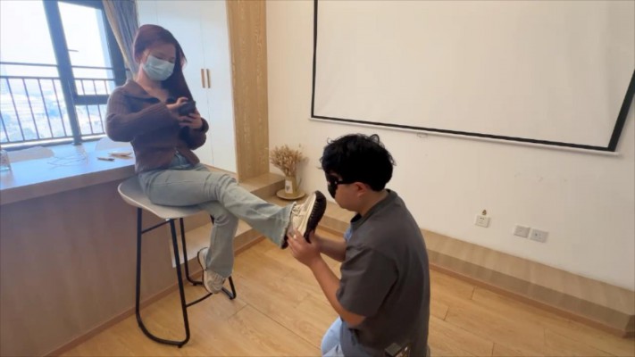 图片[2]_【无双sama】日常清理鞋底，裸足踩踏插嘴_HD绳艺资源