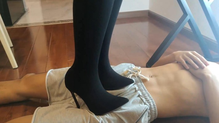 图片[12]_小鱼姐姐黑丝大长腿高跟靴子全体重踩脖子，全身_HD绳艺资源