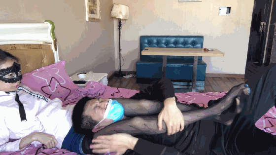 图片[3]_诗曼 野蛮姐姐残酷腿绞欺负弟弟_HD绳艺资源