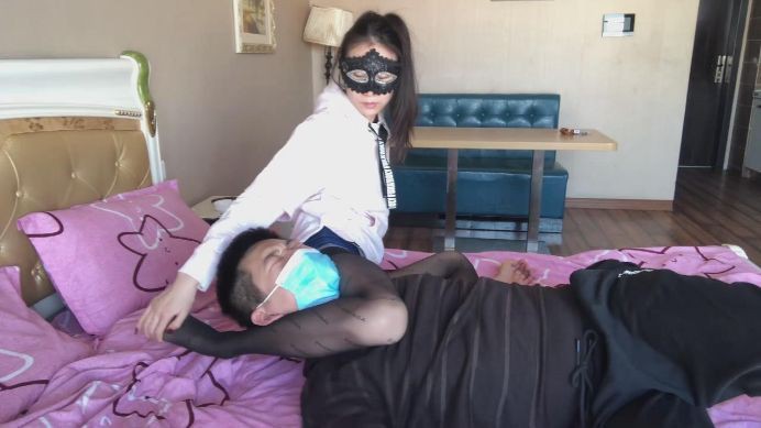 图片[12]_诗曼 野蛮姐姐残酷腿绞欺负弟弟_HD绳艺资源