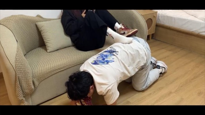 图片[8]_【无双工作室】素人系列二：给素人舔鞋底，鞋底喂食_HD绳艺资源