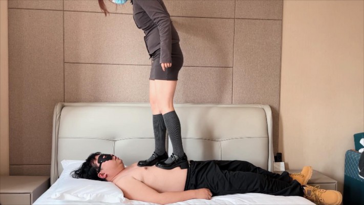 图片[3]_【无双sama】04年小主第一次踩毯子_HD绳艺资源