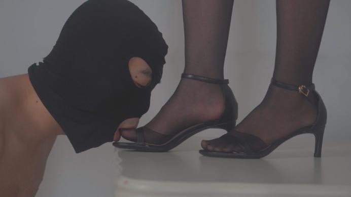 【贝琳】女同事和狗子的休闲游戏_HD绳艺资源