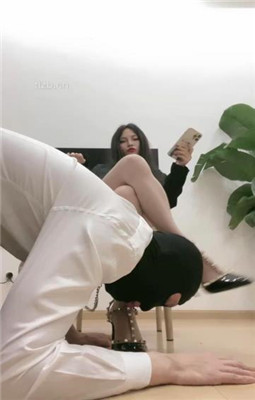 【甜一】铆钉高跟肉丝跪舔/虐乳_HD绳艺资源