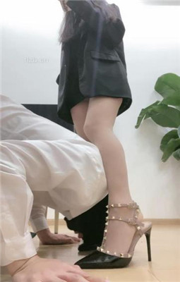 图片[2]_【甜一】铆钉高跟肉丝跪舔/虐乳_HD绳艺资源