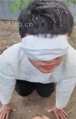 图片[8]_【喵主】户外虐-白鞋白袜踩虐舔/踢踹_HD绳艺资源