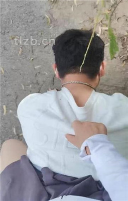 图片[9]_【喵主】户外虐-白鞋白袜踩虐舔/踢踹_HD绳艺资源