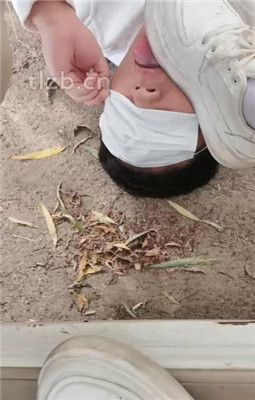 图片[10]_【喵主】户外虐-白鞋白袜踩虐舔/踢踹_HD绳艺资源