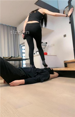 图片[2]_【青岛妲己】开发引导厕M-踩踏坐头/浓痰吐脸/胶带封嘴_HD绳艺资源