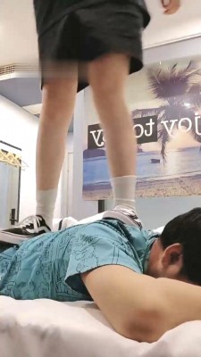 图片[2]_【欣欣】黑鞋白袜全体重踩踏/腿绞_HD绳艺资源