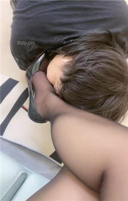 图片[10]_【伊诺】胯下辱-红底高跟黑丝跪舔_HD绳艺资源