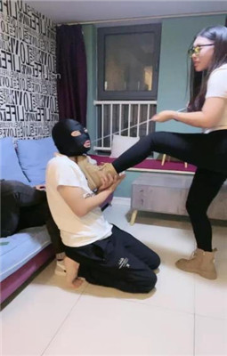 图片[10]_【伊兮夫妻】夫妻主VS绿帽奴-舔脏鞋踩踏骑马_HD绳艺资源