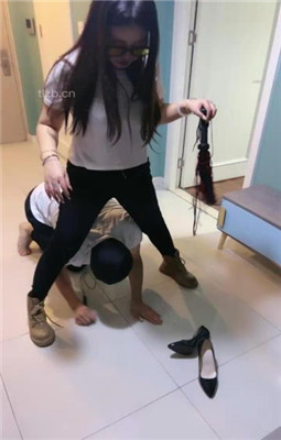 图片[13]_【伊兮夫妻】夫妻主VS绿帽奴-舔脏鞋踩踏骑马_HD绳艺资源
