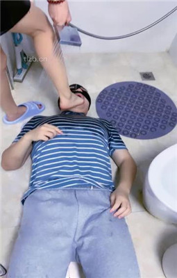 图片[11]_【蜜糖情侣】家奴裸足恋足舔_HD绳艺资源