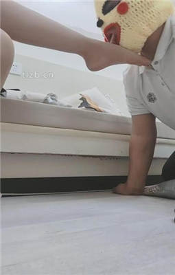 图片[8]_【小奶糖】镜前骑马辱/闻舔皮鞋白袜_HD绳艺资源