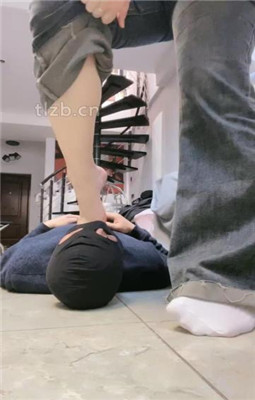 安心 狠毒S小白鞋暴虐狗狗—舔脚重度耳光骑马踢打高空蹦极