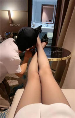 【黑丝诱惑】素人姣姣室外公园牛仔裤长靴踩踏狗奴 YC-221224-3
