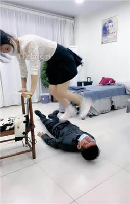 【彼岸花】高跟鞋踩乳头拷问犯人 YC-221226-4