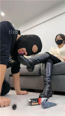 【辣姐】皮靴保养后奖励喂食狗罐头_HD绳艺资源