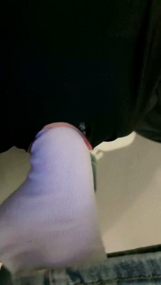 图片[4]_【娇娇】小白鞋白袜踩脚垫/近距离舔_HD绳艺资源