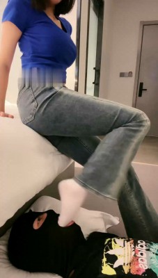 图片[7]_【娇娇】小白鞋白袜踩脚垫/近距离舔_HD绳艺资源