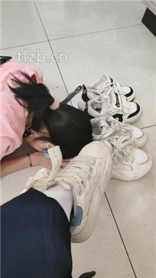 图片[8]_【爱可呀】学姐舌头清洗各种鞋/脚喂食踩舌【完整版】_HD绳艺资源