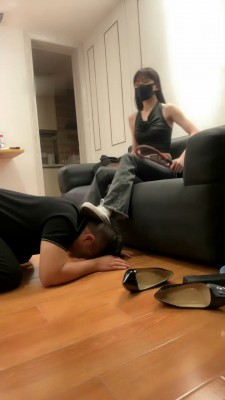 图片[2]_【高难度挑战美学】鞋底耳光/电棍虐打/转胯/全体重踩/白袜脚喂食_HD绳艺资源