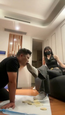 图片[11]_【高难度挑战美学】鞋底耳光/电棍虐打/转胯/全体重踩/白袜脚喂食_HD绳艺资源