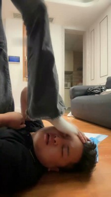 图片[13]_【高难度挑战美学】鞋底耳光/电棍虐打/转胯/全体重踩/白袜脚喂食_HD绳艺资源