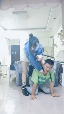 台湾踩踏俱乐部 小熊公主高跟粉碎人体