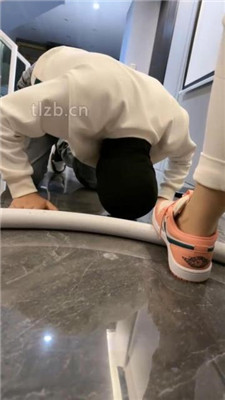 图片[13]_【辣姐】运动鞋全体重踩/船袜脚插嘴/吃袜子/口水吐脸_HD绳艺资源