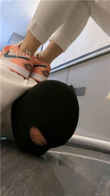 图片[17]_【辣姐】运动鞋全体重踩/船袜脚插嘴/吃袜子/口水吐脸_HD绳艺资源