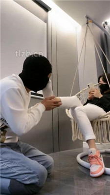 图片[20]_【辣姐】运动鞋全体重踩/船袜脚插嘴/吃袜子/口水吐脸_HD绳艺资源