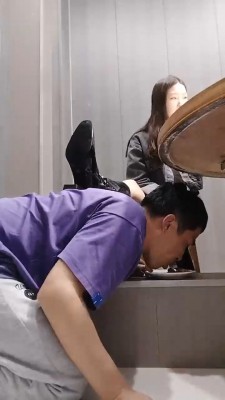 【慕熙】户外桌底视角-伺候主人吃饭【双视角版】_HD绳艺资源