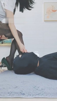 图片[3]_【灵竹】黑丝脚深喉恋足舔_HD绳艺资源