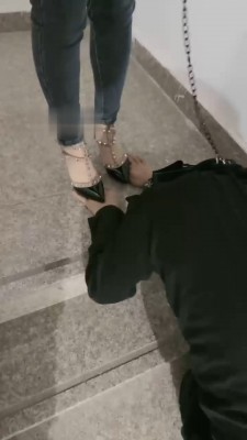 图片[2]_【桃幼幼】户外楼道遛狗-铆钉高跟踩踏_HD绳艺资源