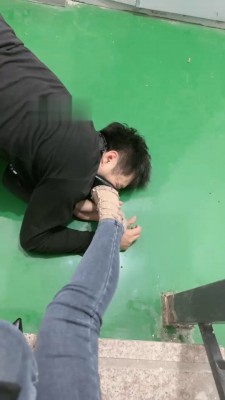 图片[5]_【桃幼幼】户外楼道遛狗-铆钉高跟踩踏_HD绳艺资源