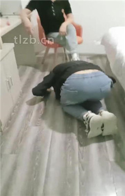 【樱女王】闺蜜琴子S美脚喂食,脚丫白嫩性感,M全舔吃干净! YC-221231-2