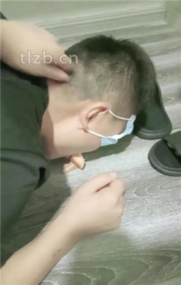 【樱女王】闺蜜琴子S美脚喂食,脚丫白嫩性感,M全舔吃干净! YC-221231-2