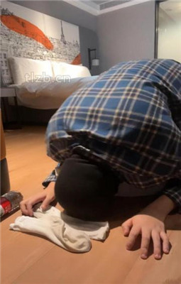 【兔粉粉】吊带黑丝的蹂躏 YC-221229-2